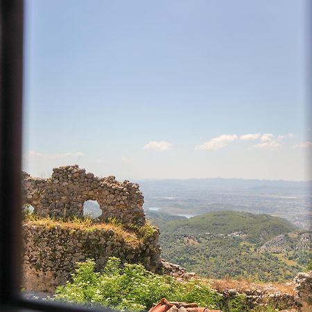 The House Of Dollma , Inside Kruja Castle Hotel Luaran gambar