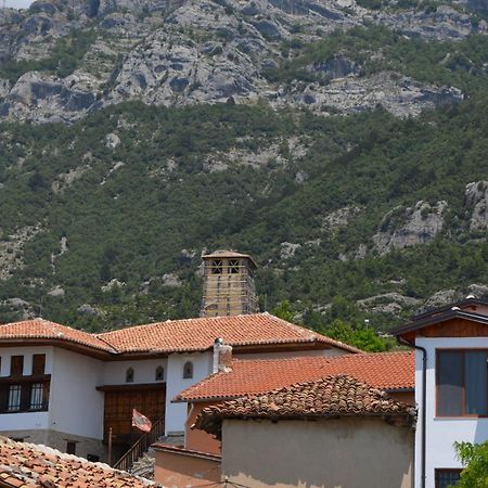 The House Of Dollma , Inside Kruja Castle Hotel Luaran gambar
