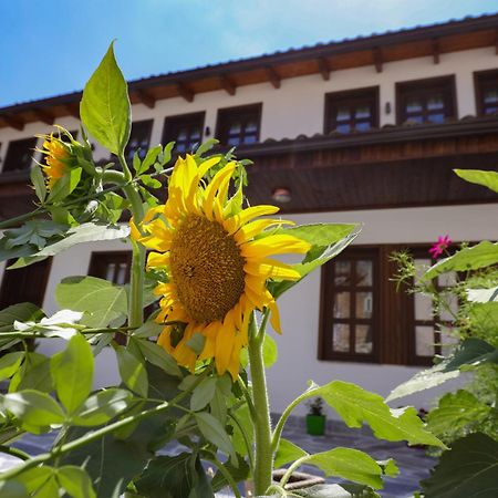 The House Of Dollma , Inside Kruja Castle Hotel Luaran gambar