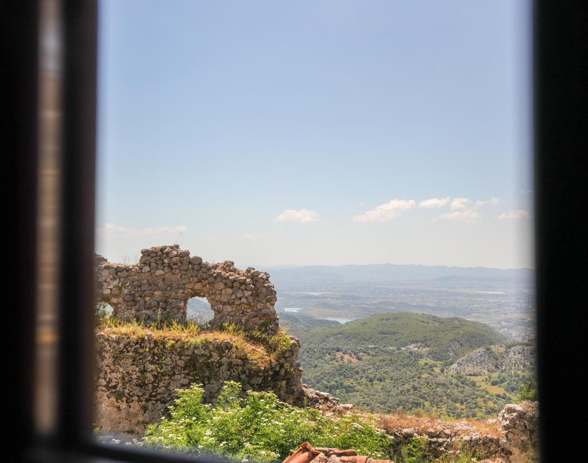 The House Of Dollma , Inside Kruja Castle Hotel Luaran gambar