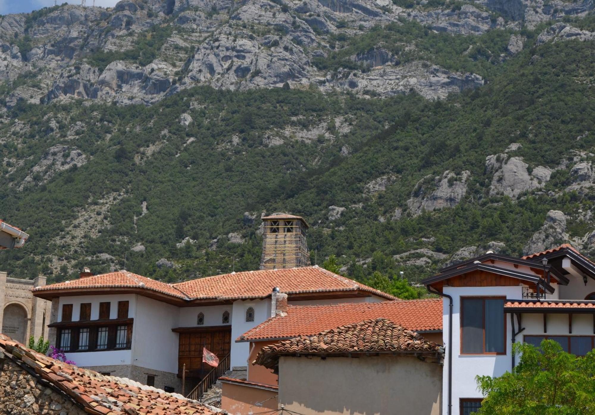 The House Of Dollma , Inside Kruja Castle Hotel Luaran gambar