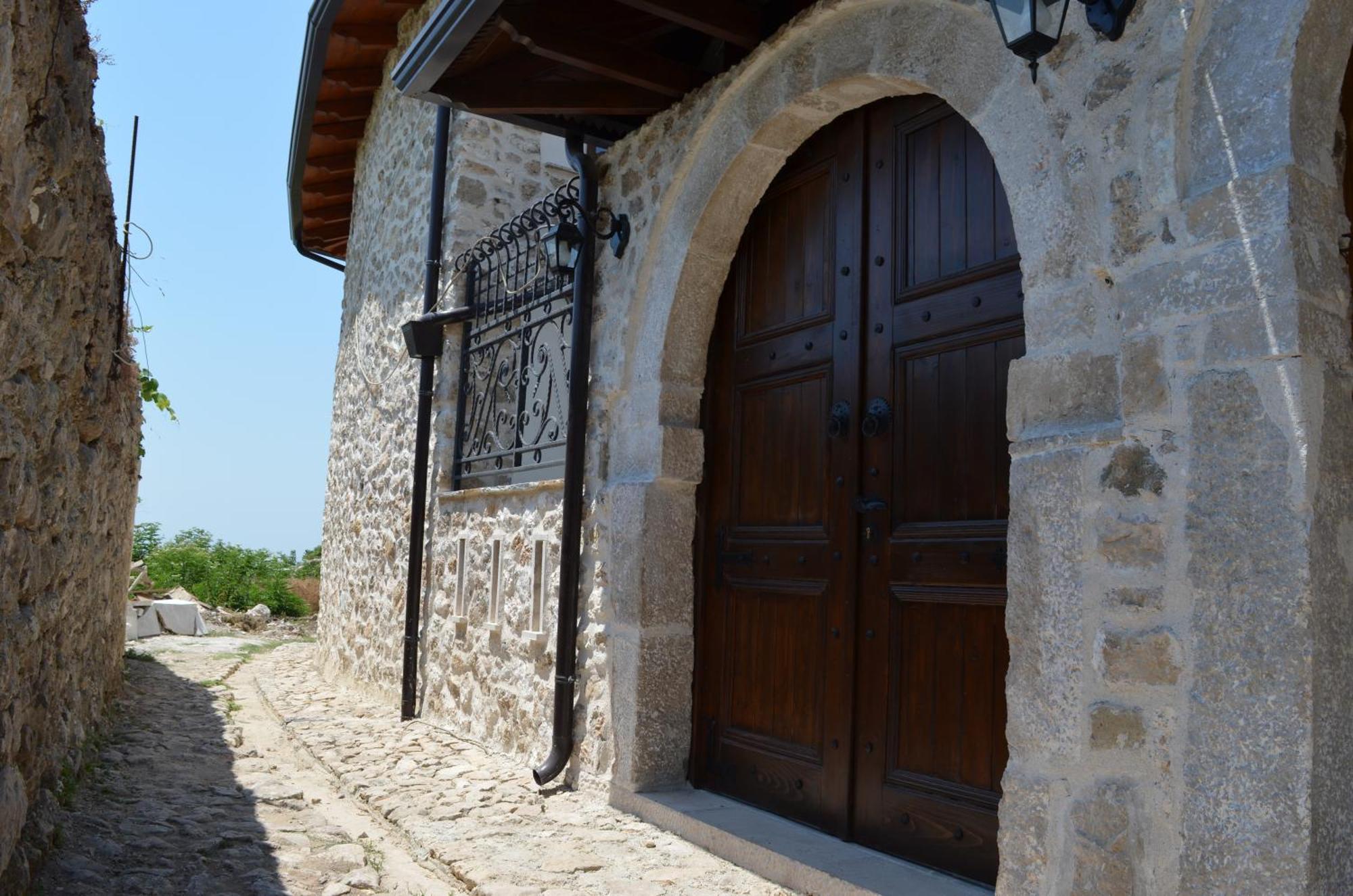 The House Of Dollma , Inside Kruja Castle Hotel Luaran gambar