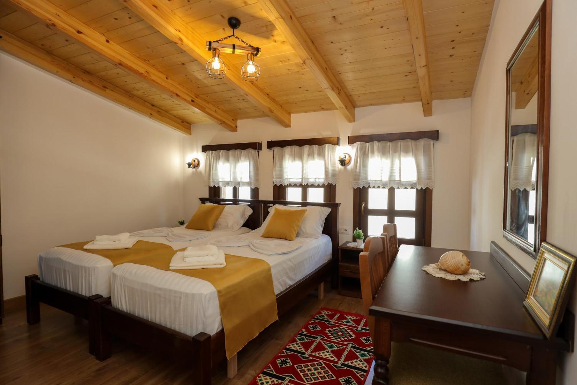 The House Of Dollma , Inside Kruja Castle Hotel Luaran gambar