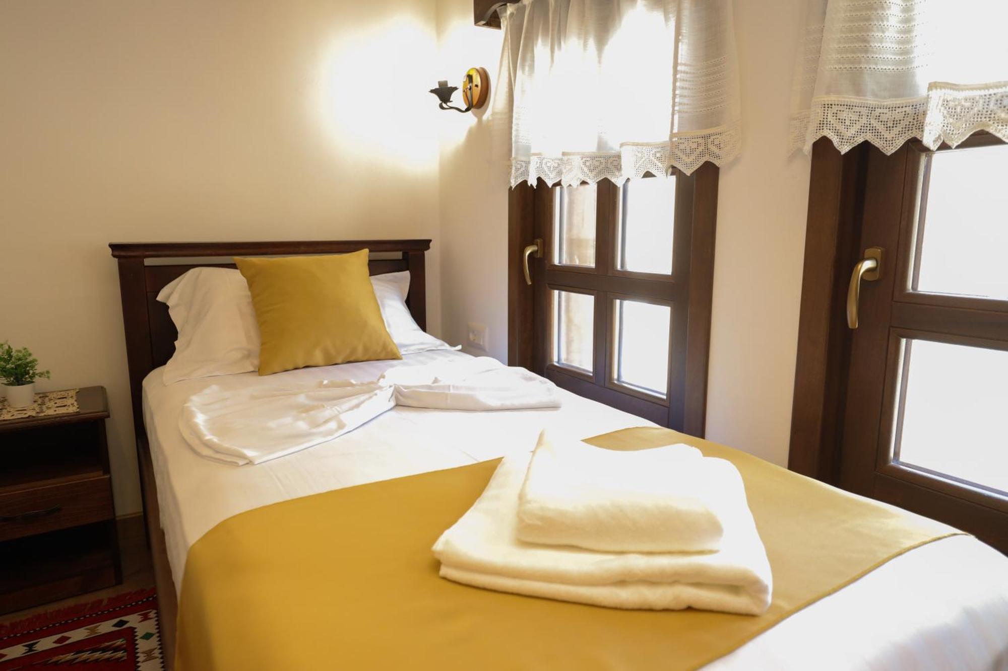 The House Of Dollma , Inside Kruja Castle Hotel Bilik gambar