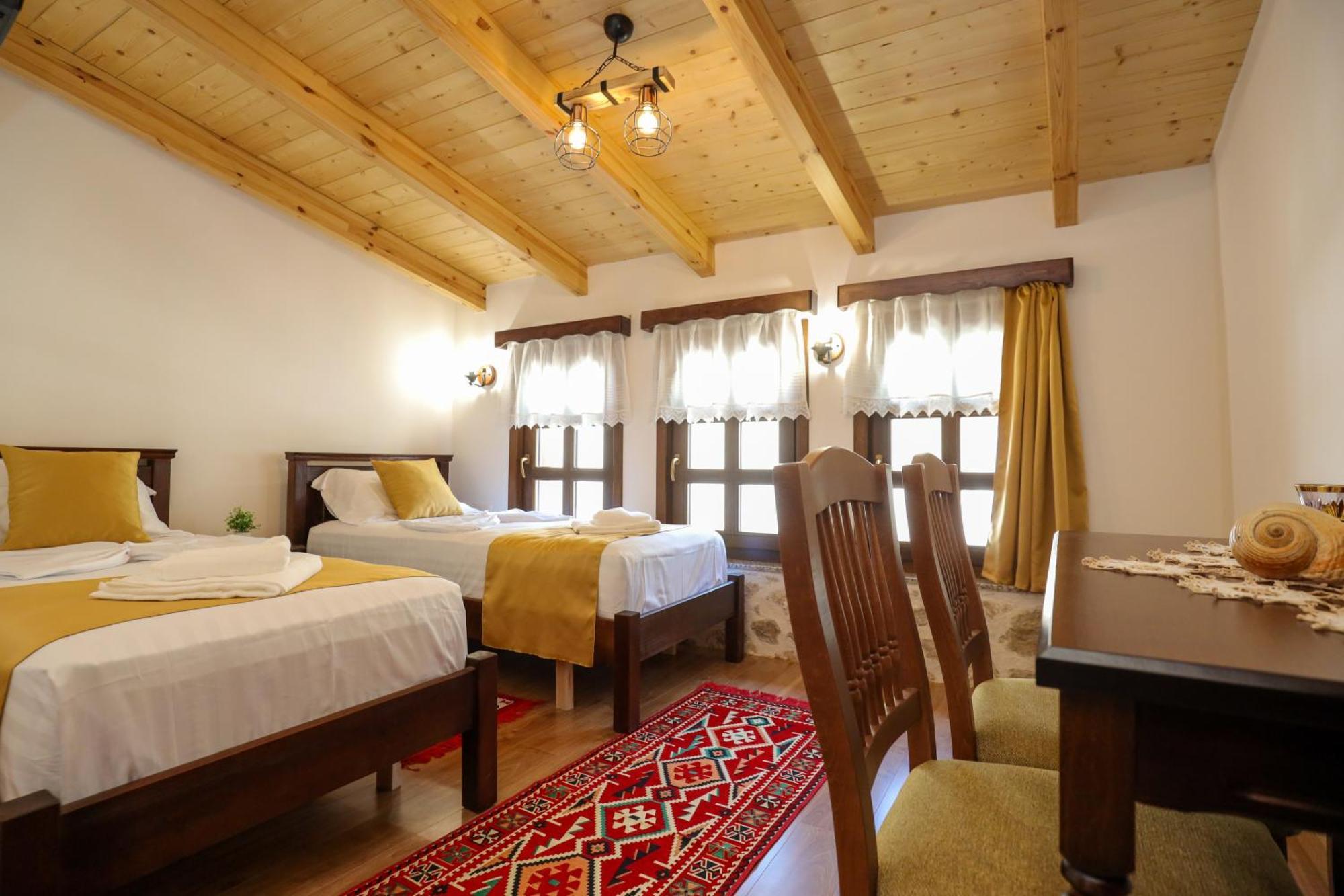 The House Of Dollma , Inside Kruja Castle Hotel Luaran gambar