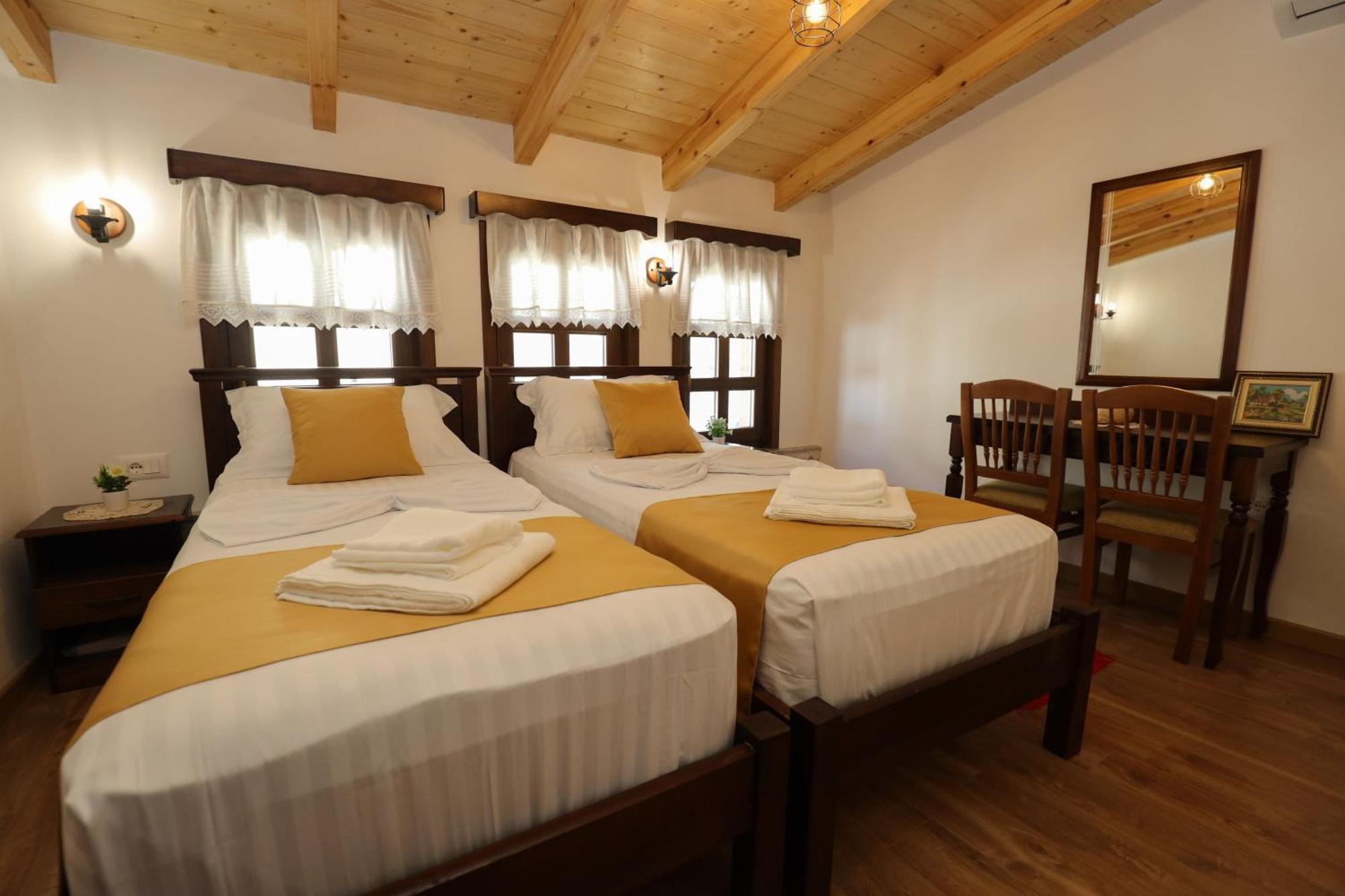 The House Of Dollma , Inside Kruja Castle Hotel Luaran gambar