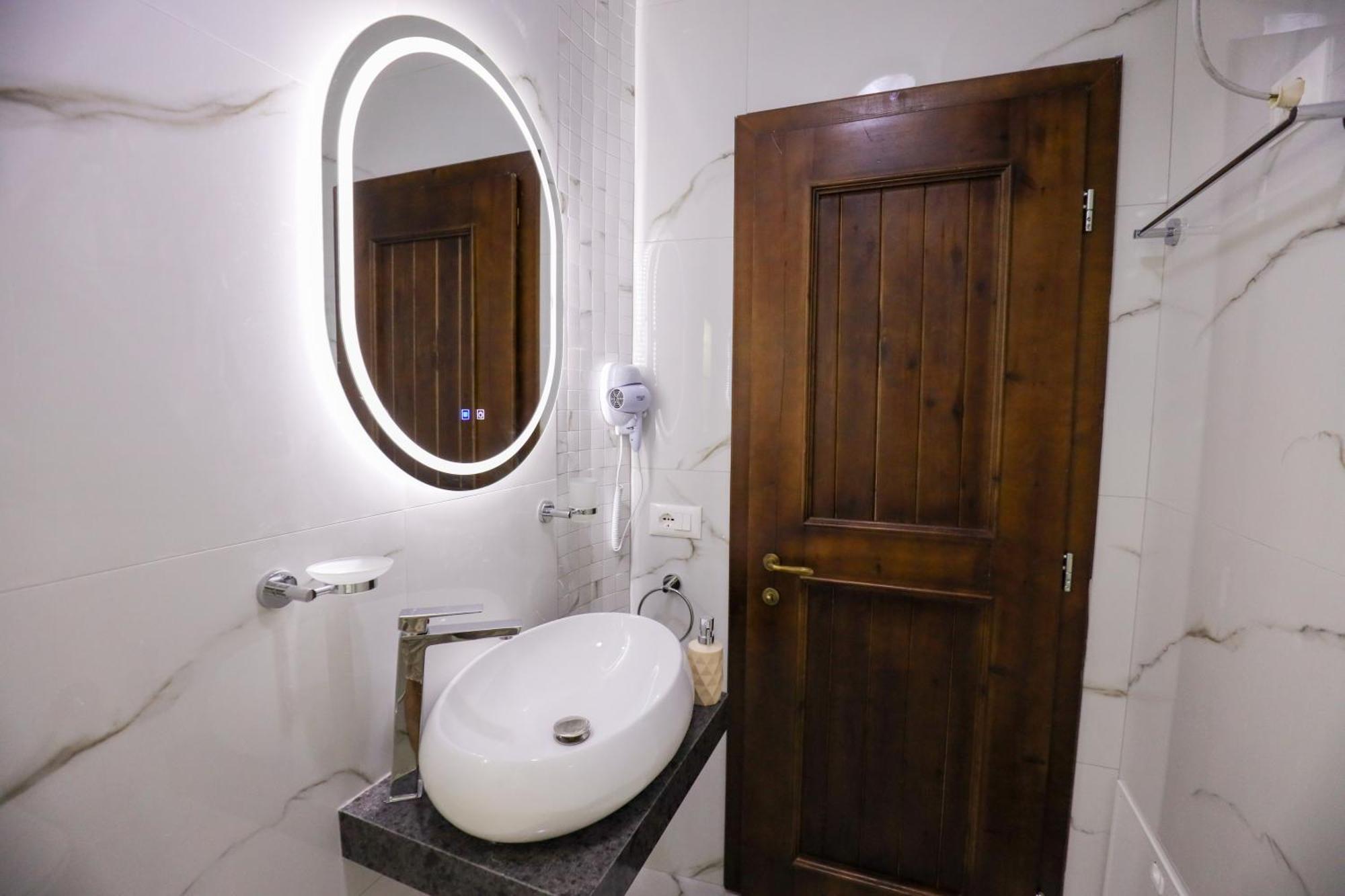 The House Of Dollma , Inside Kruja Castle Hotel Luaran gambar
