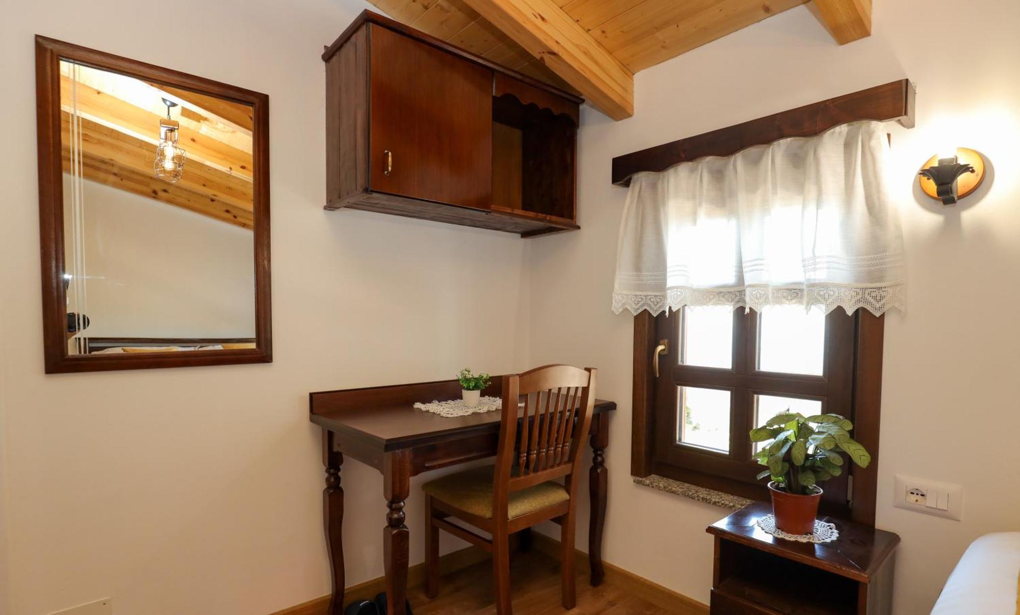 The House Of Dollma , Inside Kruja Castle Hotel Bilik gambar