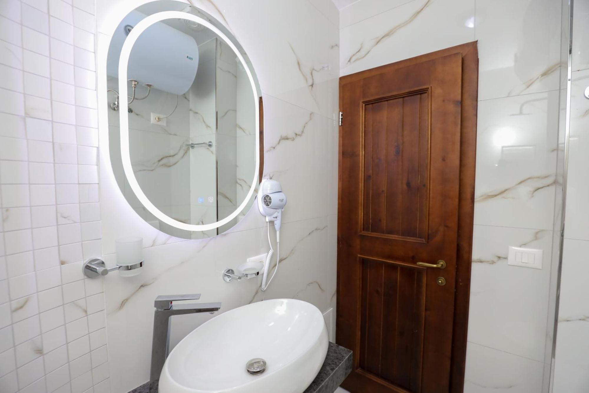 The House Of Dollma , Inside Kruja Castle Hotel Luaran gambar