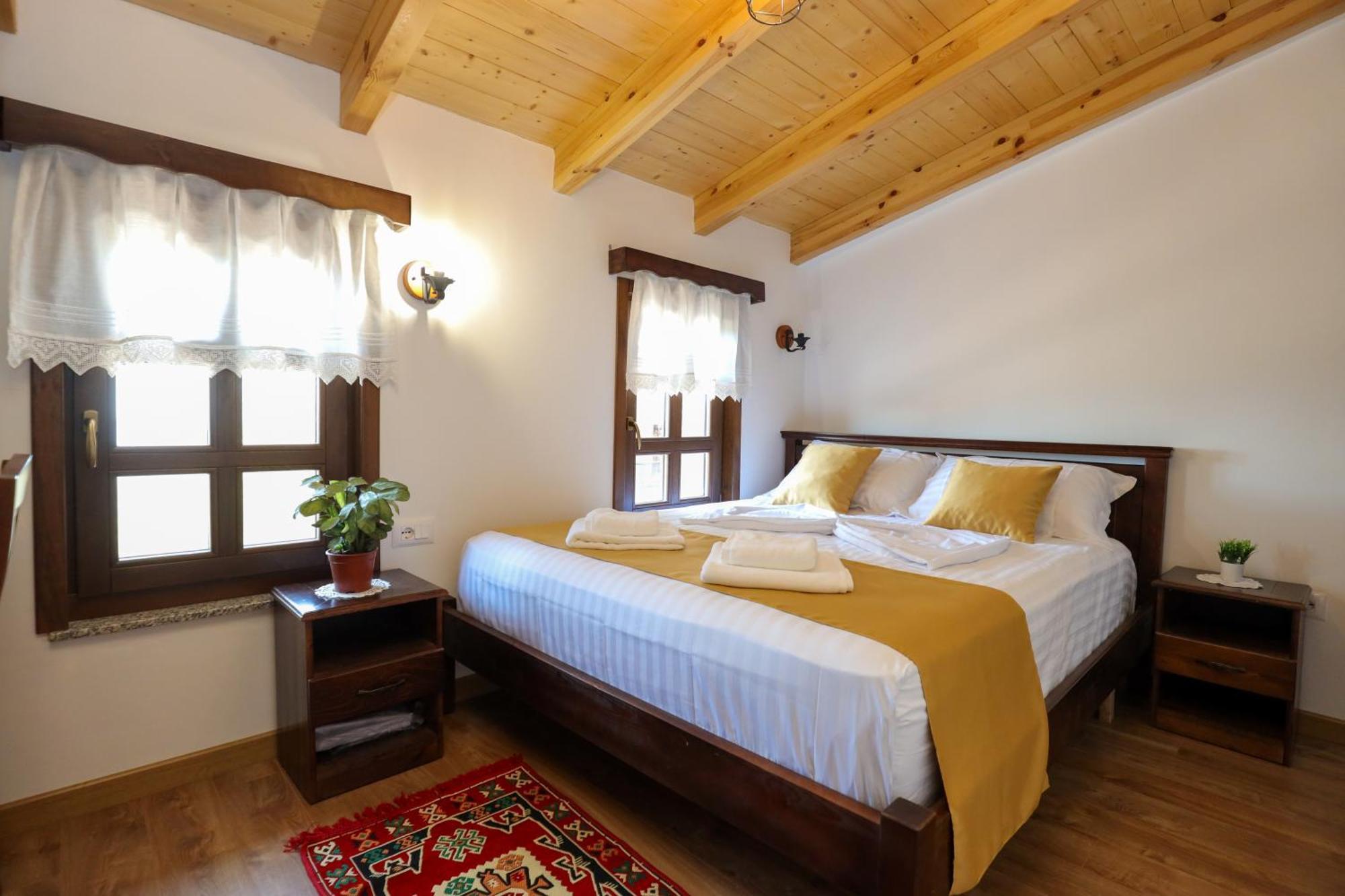 The House Of Dollma , Inside Kruja Castle Hotel Luaran gambar