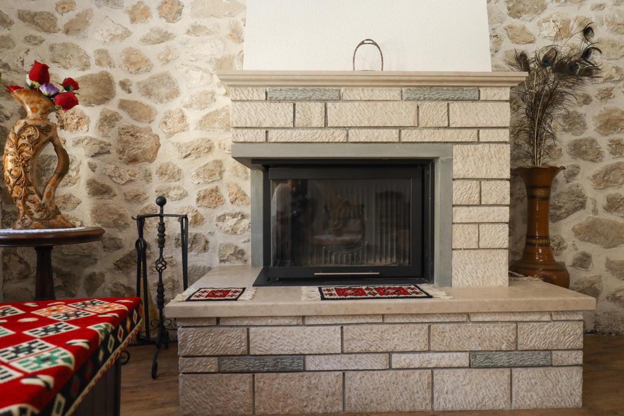 The House Of Dollma , Inside Kruja Castle Hotel Luaran gambar