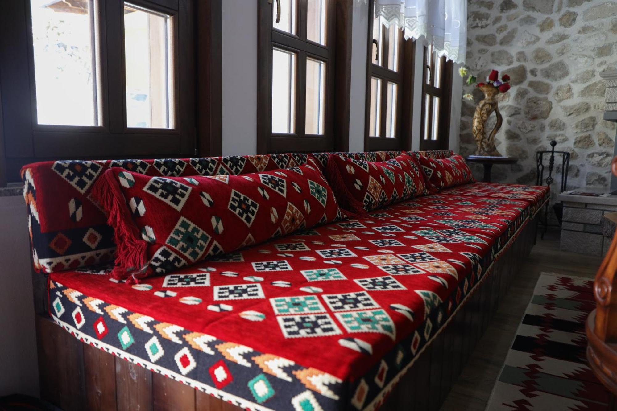 The House Of Dollma , Inside Kruja Castle Hotel Luaran gambar