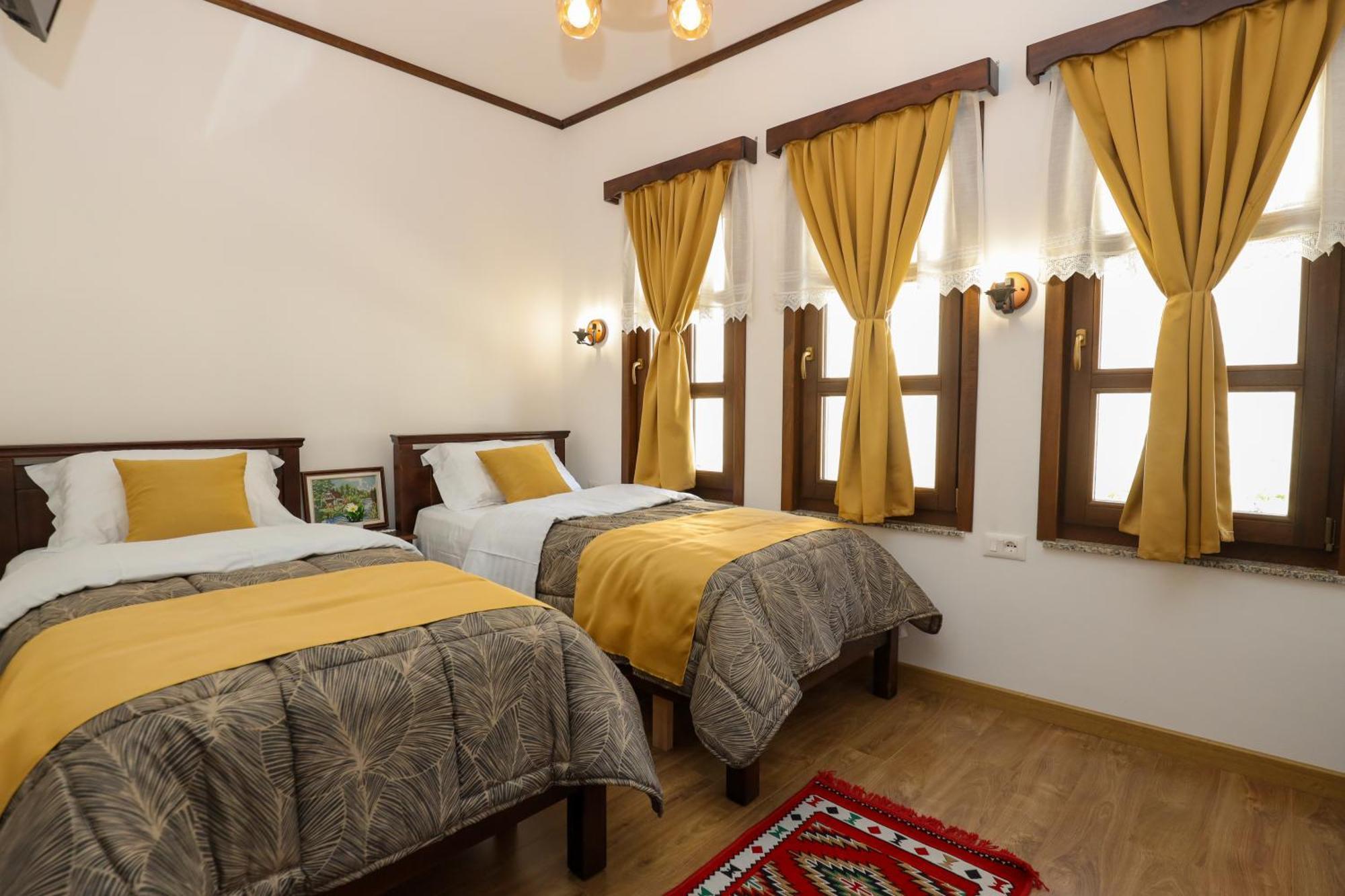 The House Of Dollma , Inside Kruja Castle Hotel Luaran gambar