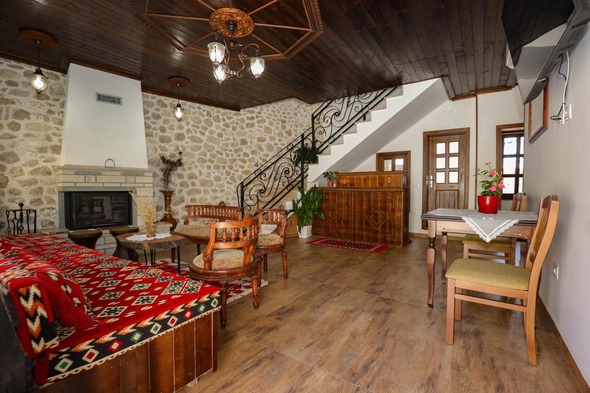 The House Of Dollma , Inside Kruja Castle Hotel Luaran gambar