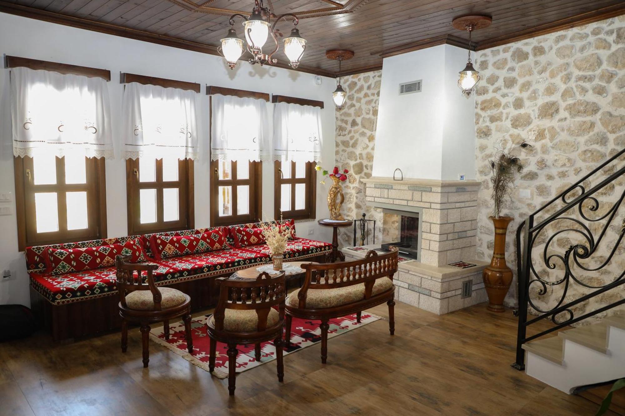 The House Of Dollma , Inside Kruja Castle Hotel Luaran gambar