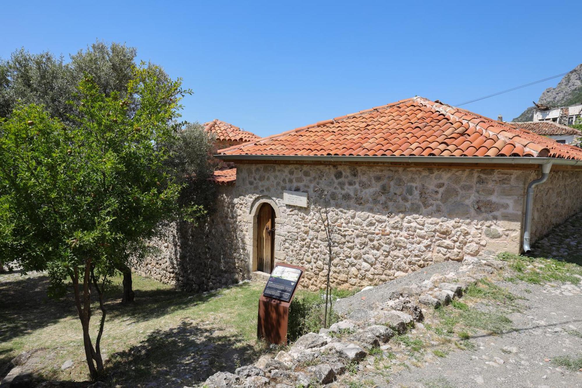 The House Of Dollma , Inside Kruja Castle Hotel Luaran gambar