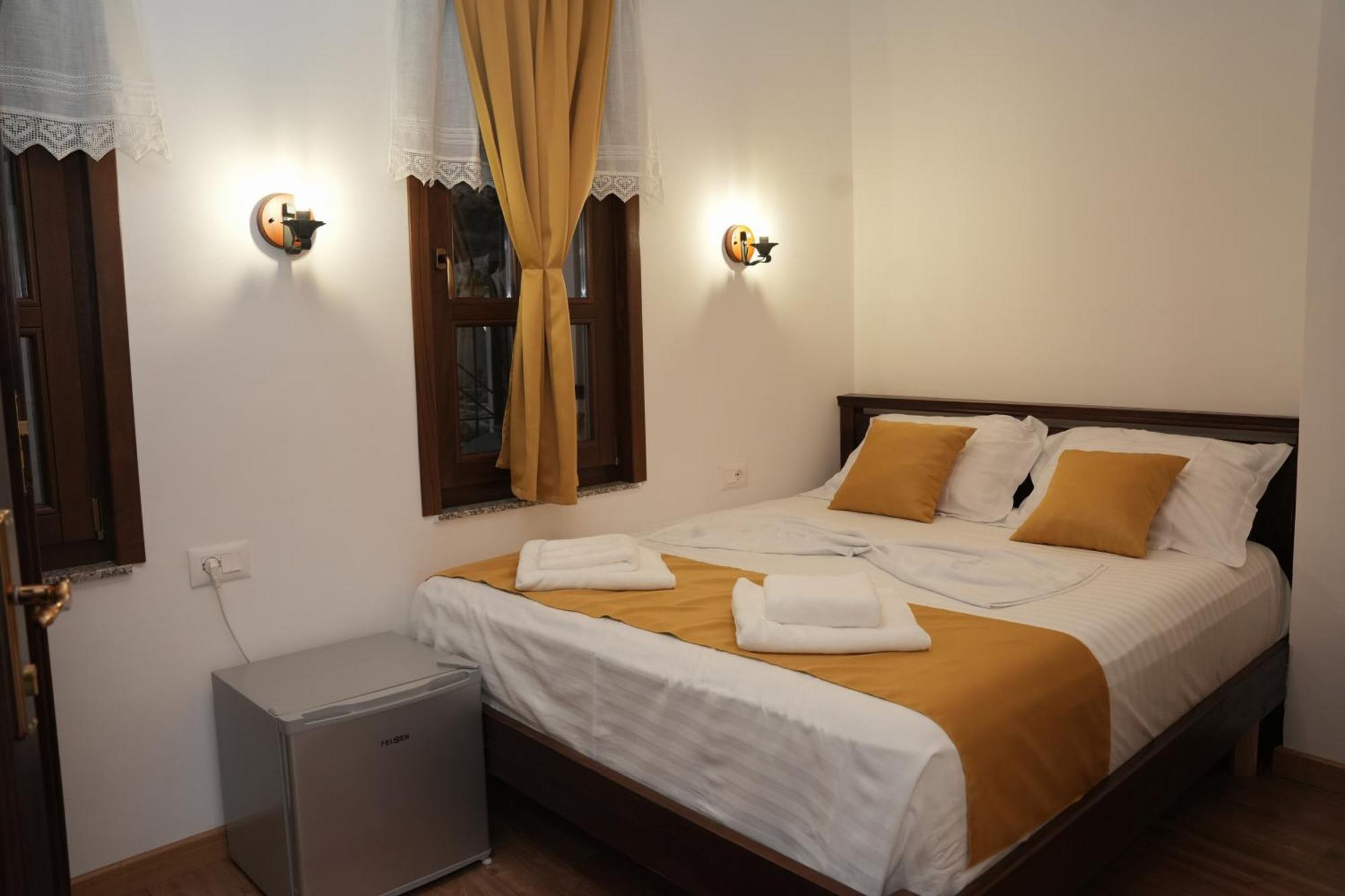 The House Of Dollma , Inside Kruja Castle Hotel Luaran gambar